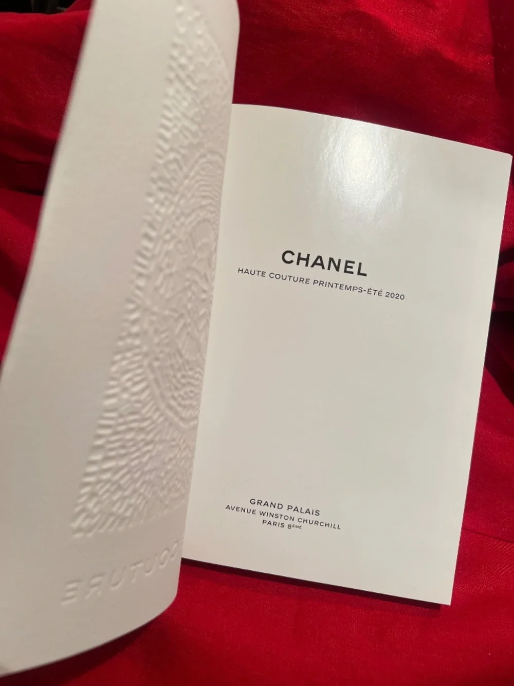 New 2020 CHANEL Haute Couture Printemps Été Collection Lookbook & Linen Bag